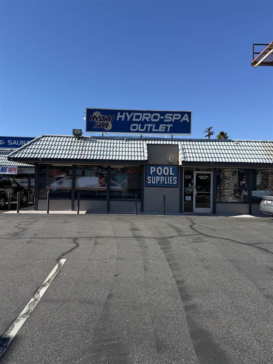 Hot tub being moved by the Hydro-Spa Outlet team